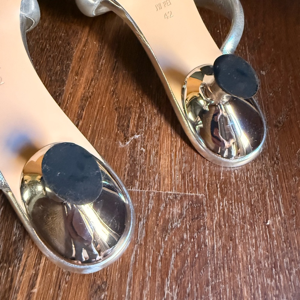 Sara Mule in metallic silver - Picture 12 of 14